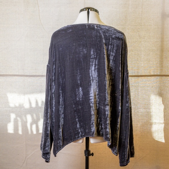 CP Shades Velvet Silk-blend V-neck Dk. Gray Tunic, Bell Sleeves, Side vents - Picture 3 of 5